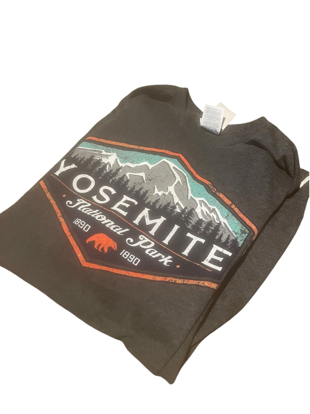 Yosemite National Park Graphic Crewneck tee shirt new with tags size medium